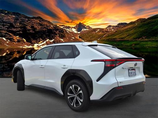2025 Toyota bZ4X XLE