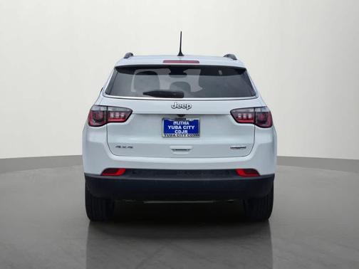 Bright White Clearcoat 2024 Jeep Compass Latitude
