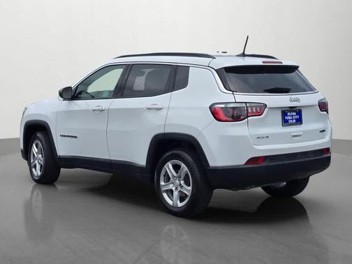 Bright White Clearcoat 2024 Jeep Compass Latitude