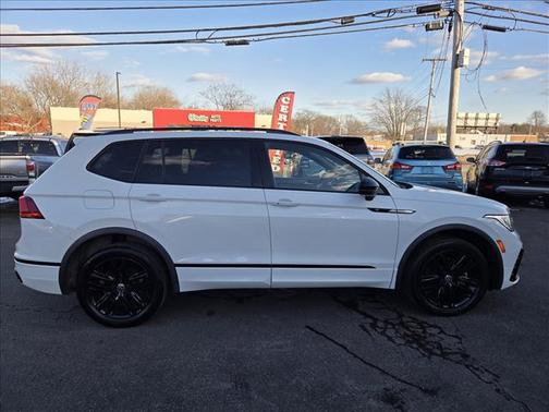 2022 Volkswagen Tiguan 2.0T SE R-Line Black 4MOTION