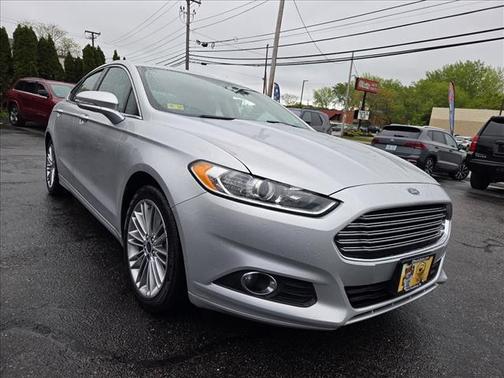 Silver 2014 Ford Fusion SE