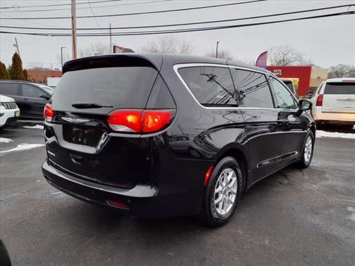 2021 Chrysler Voyager LX