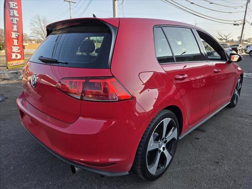 2016 Volkswagen Golf GTI 2.0T SE 4-Door
