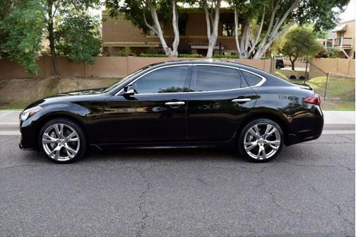 2017 INFINITI Q70 3.7X