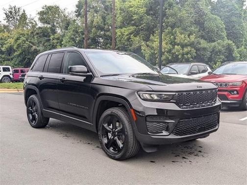 2025 Jeep Grand Cherokee Laredo