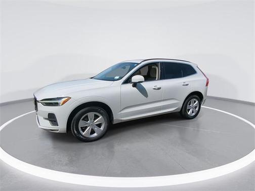 2022 Volvo XC60 B5 Momentum