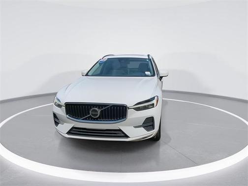 2022 Volvo XC60 B5 Momentum