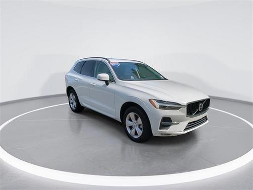 2022 Volvo XC60 B5 Momentum
