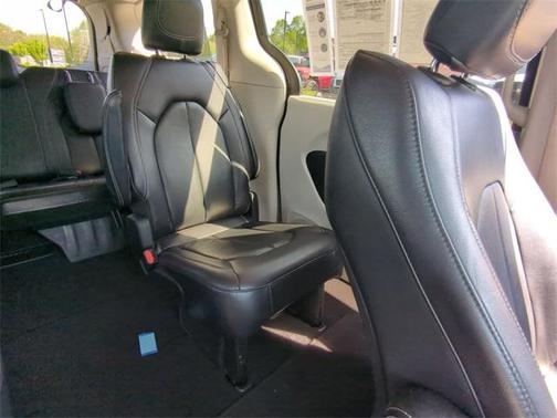 2022 Chrysler Pacifica Touring-L