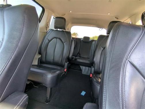2022 Chrysler Pacifica Touring-L