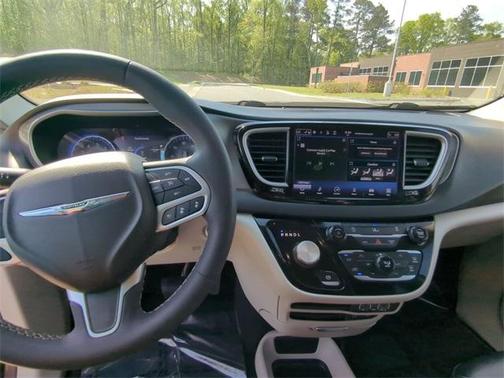 2022 Chrysler Pacifica Touring-L