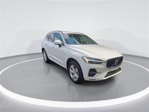2022 Volvo XC60 B5 Momentum