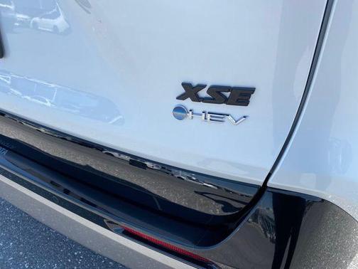 2025 Toyota RAV4 Hybrid SE