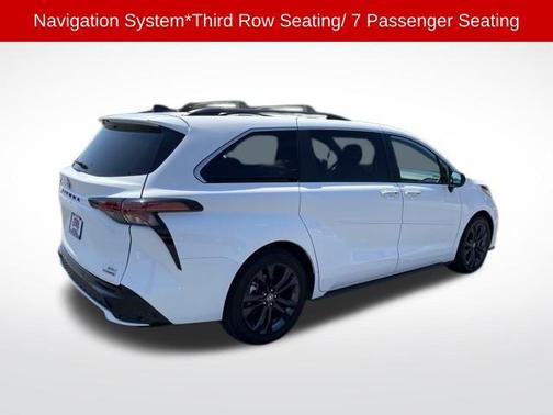 2022 Toyota Sienna XSE 7 Passenger
