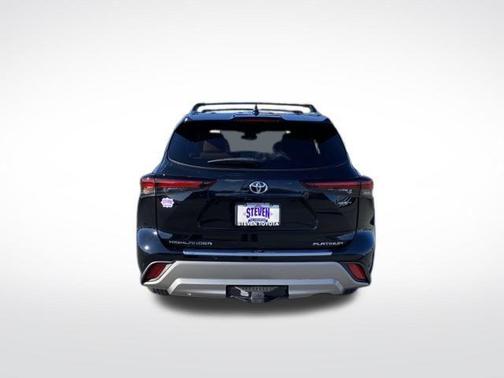 2025 Toyota Highlander Hybrid Platinum