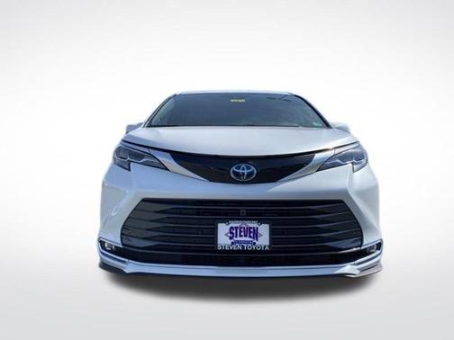 2025 Toyota Sienna Platinum 7 Passenger