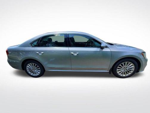2016 Volkswagen Passat 1.8T SE w/Technology