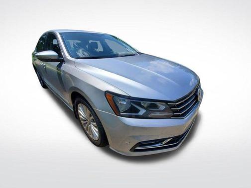 2016 Volkswagen Passat 1.8T SE w/Technology