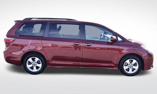 2020 Toyota Sienna LE