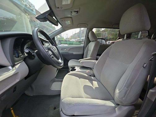 2020 Toyota Sienna LE