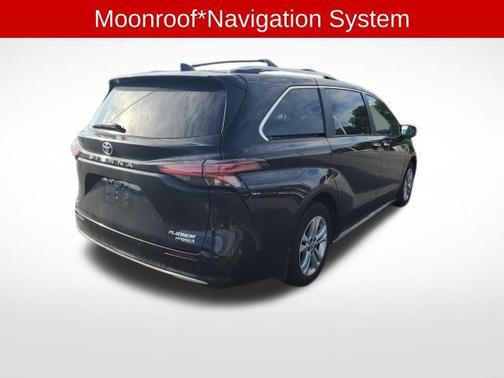 2022 Toyota Sienna Platinum 7 Passenger