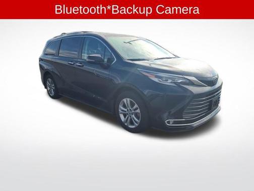 2022 Toyota Sienna Platinum 7 Passenger