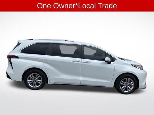 2022 Toyota Sienna Platinum 7 Passenger