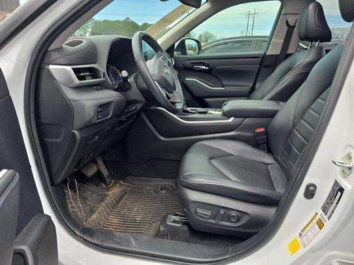 2022 Toyota Highlander Hybrid XLE