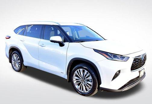 2023 Toyota Highlander Hybrid Platinum