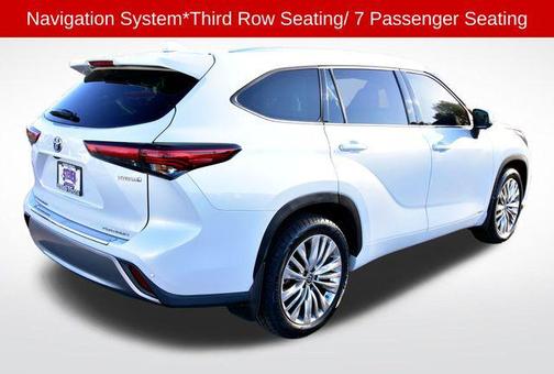 2023 Toyota Highlander Hybrid Platinum