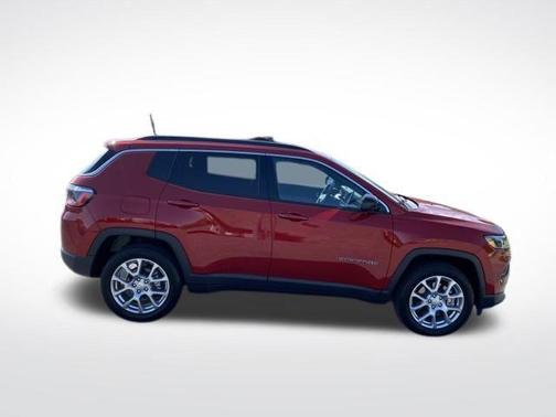 2024 Jeep Compass Latitude Lux