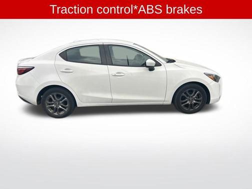 2020 Toyota Yaris Sedan LE