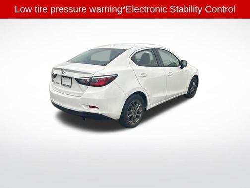 2020 Toyota Yaris Sedan LE