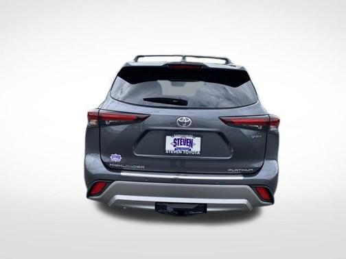 2025 Toyota Highlander Hybrid Platinum