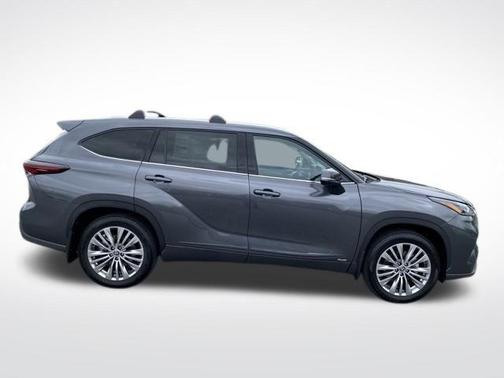 2025 Toyota Highlander Hybrid Platinum