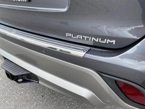 2025 Toyota Highlander Hybrid Platinum