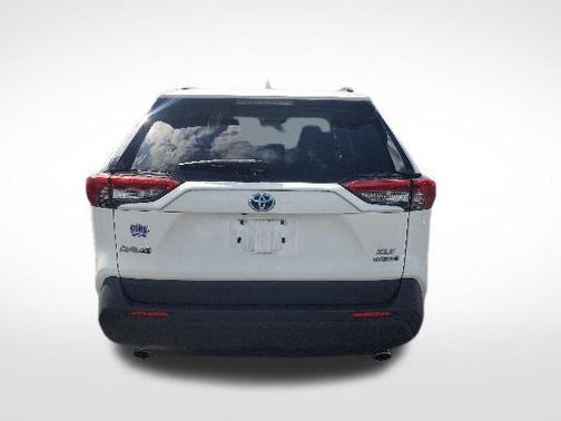 Super White 2021 Toyota RAV4 Hybrid XLE