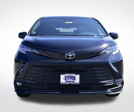 Midnight Black Metallic 2026 Toyota Sienna Woodland Edition