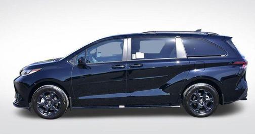 Midnight Black Metallic 2026 Toyota Sienna Woodland Edition