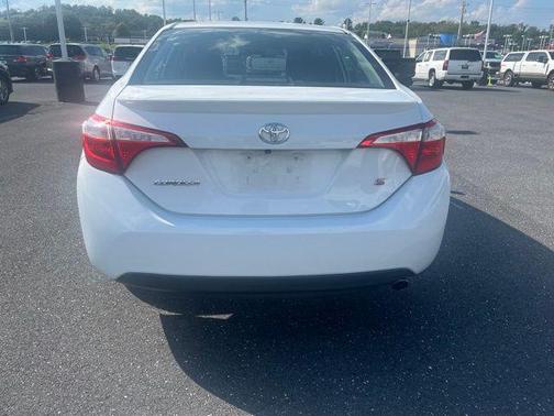 Super White 2016 Toyota Corolla S