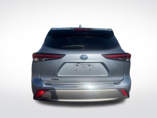 2022 Toyota Highlander Hybrid Platinum