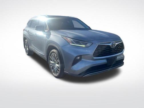 2022 Toyota Highlander Hybrid Platinum