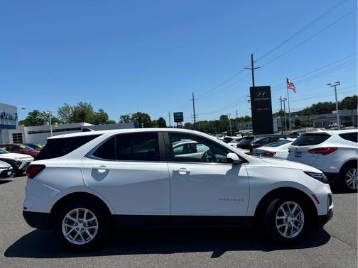 Summit White 2022 Chevrolet Equinox 1LT