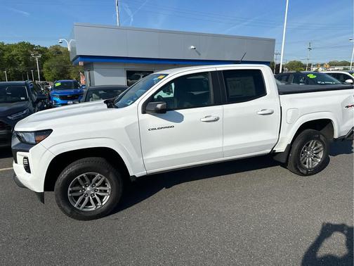 Summit White 2023 Chevrolet Colorado LT