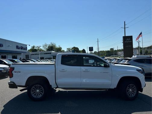 Summit White 2023 Chevrolet Colorado LT
