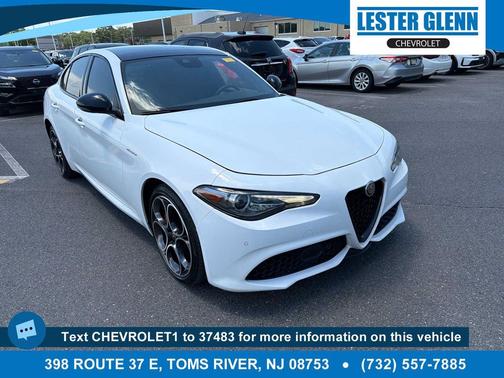 Alfa White 2023 Alfa Romeo Giulia Veloce AWD