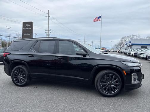 Mosaic Black Metallic 2022 Chevrolet Traverse RS