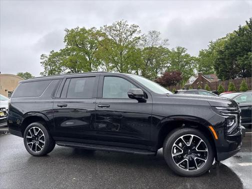 2025 Chevrolet Suburban RST