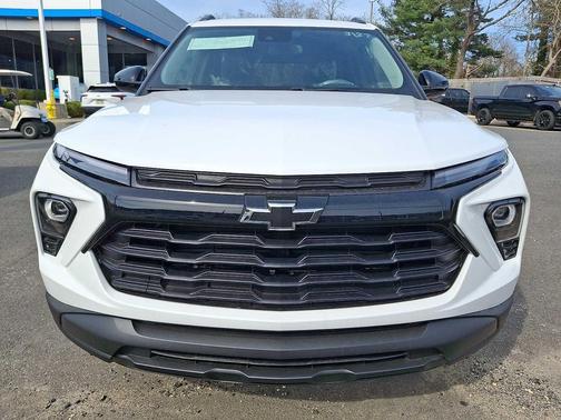 SUMMIT WHT 2026 Chevrolet Trailblazer LT