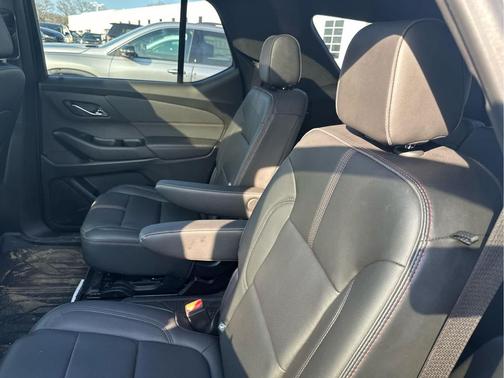 Sterling Gray Metallic 2023 Chevrolet Traverse RS